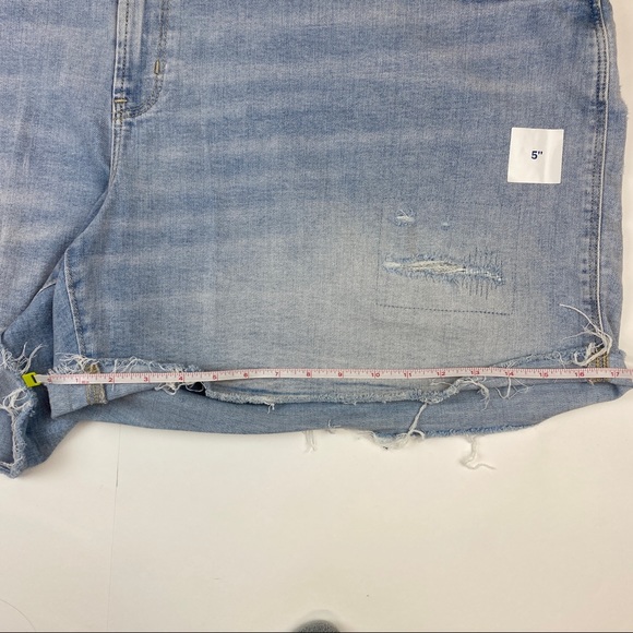 Old Navy Boyfriend Mid-Rise Jean Shorts size 26 Plus NWT - Picture 7 of 8